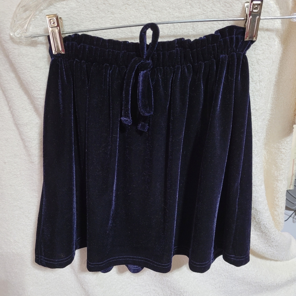 (2208) Creamie, Size 7,  Velvet feel Dark purple Skirt , Girls 👧